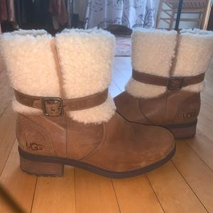 UGG Blayne II Buckle boots like brand new
